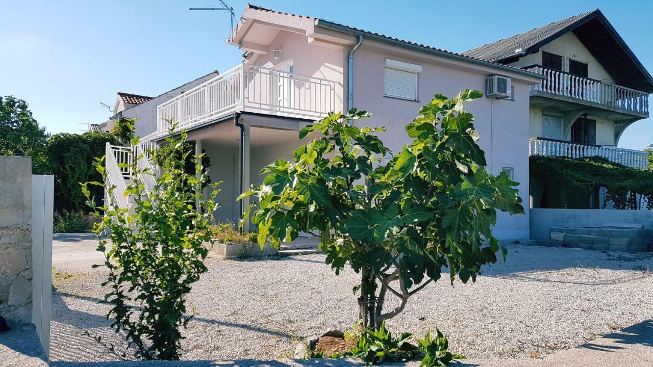 Apartment Vip Pirovac Exterior foto